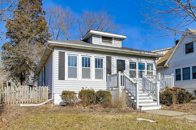 Photo - 440 W Main St