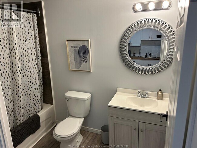 Photo - 493 University Ave W Unité 3