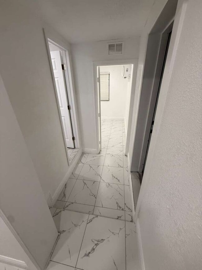 Photo - 6502 W Clifton St