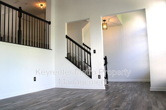 Photo - 1005 Treeland Way