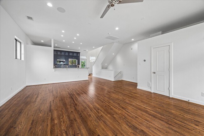 Photo - 2510 Genesee St