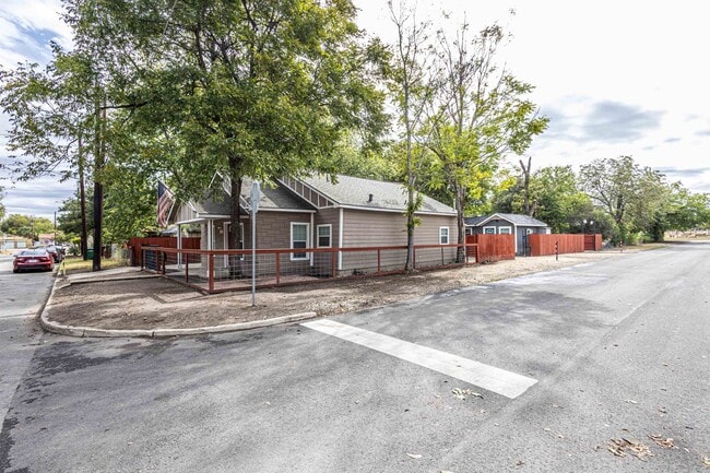 Photo - 1202 Center St
