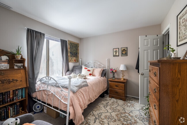 3BD, 2BA - 950SF - Second Bedroom