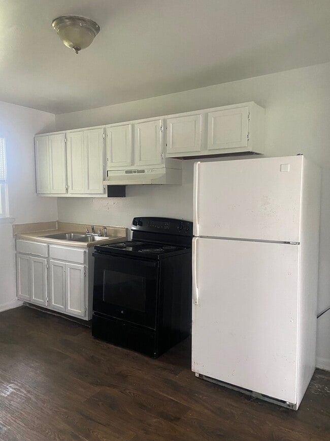 Photo - 208 15th Ave SW