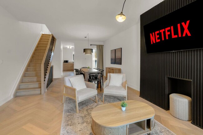24 Denison Square Unit SI ID1403813P