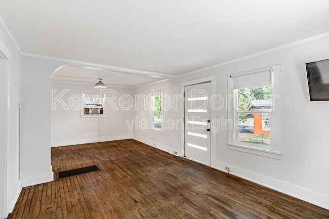 Photo - 421 N Stuart St