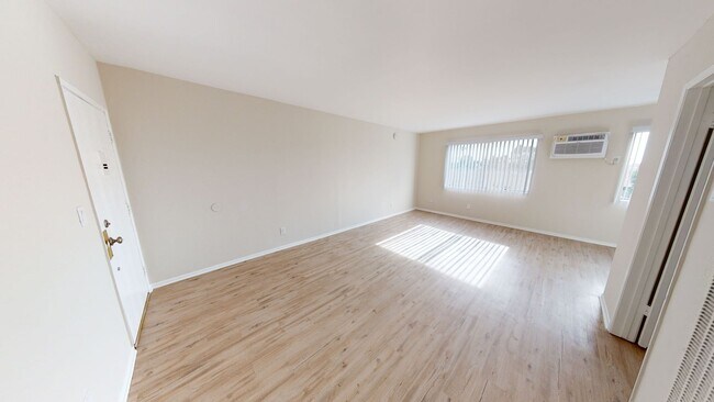 Photo - Royal Terrace Apartments