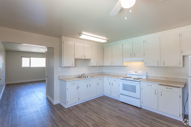 2HAB, 1BA - 800 ft² - Garden Court Apartments