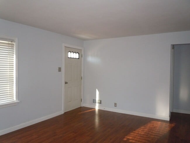 Photo - Cute Two Bedroom Cottage with Garage!