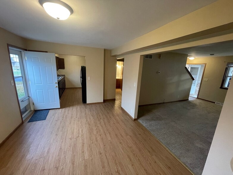 2700 Albany Ct