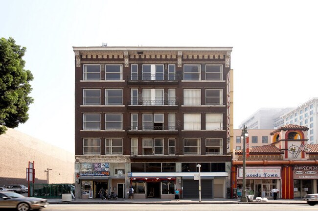 EDIFICIO VICTOR - 242 S Broadway Unidad 100