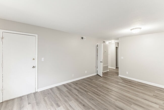 Photo - Sandlin Villas Apartments