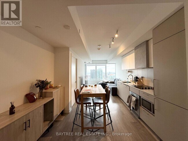 Photo - 19 Western Battery Rd Unité 3110