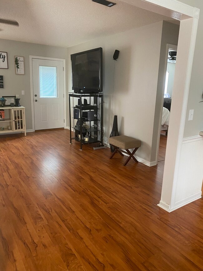 Photo - 158 Pebble Hill Dr N