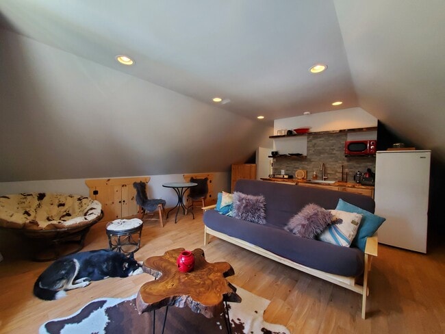 Building Photo - 670 Yellowstone Rd Unit ADU #101