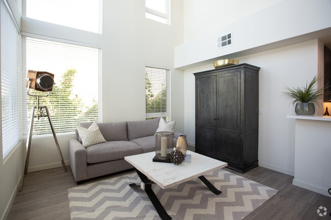2BR, 2BA w Loft-1461 SF