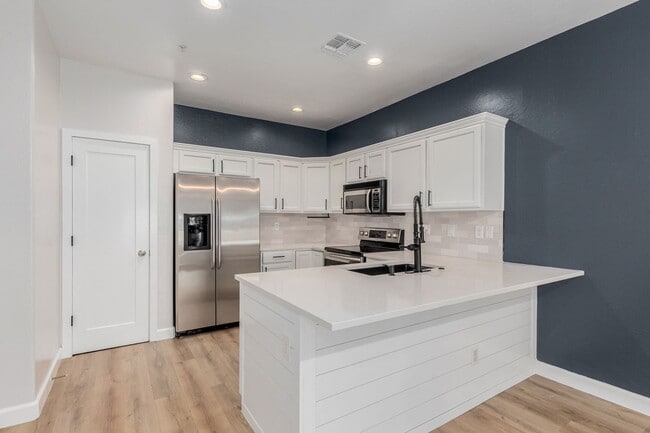 Building Photo - 7601 E Roosevelt St