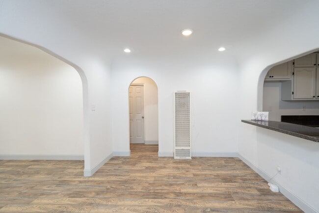 Photo - 822 E Windsor Rd Unidad 822