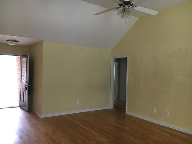 Photo - 109 Marigold Dr