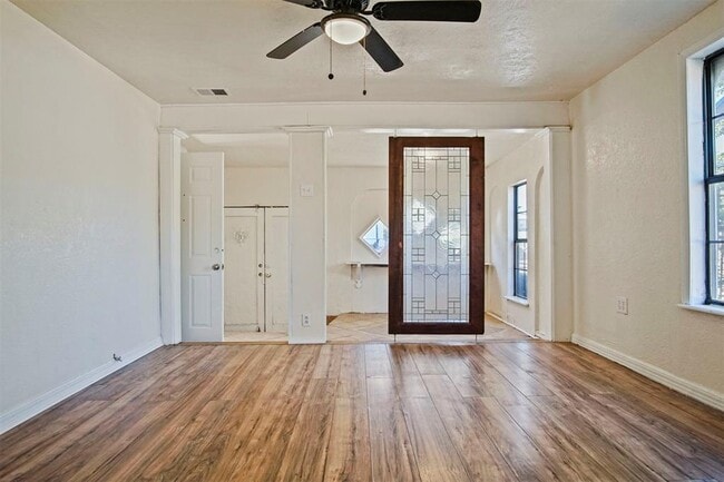 Photo - 2812 S Broadway Ave