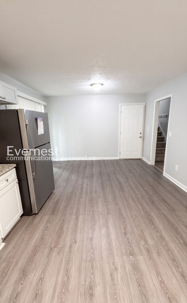 Photo - 7425 Innes St