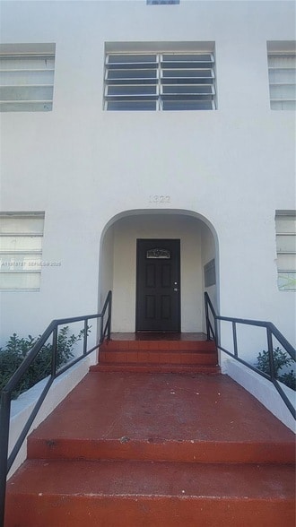 Building Photo - 1322 SW 7th St Unit 4