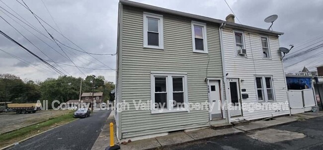 Building Photo - 733 Clay St Rental