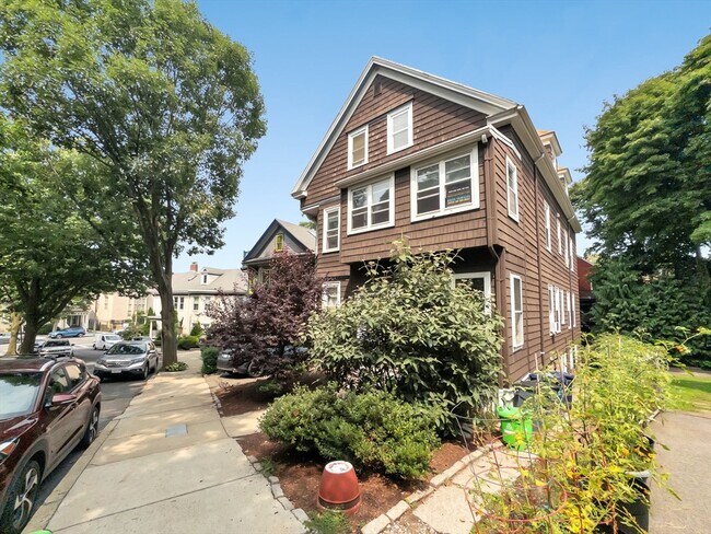 Photo - 15 Oakview Ter Unit #1