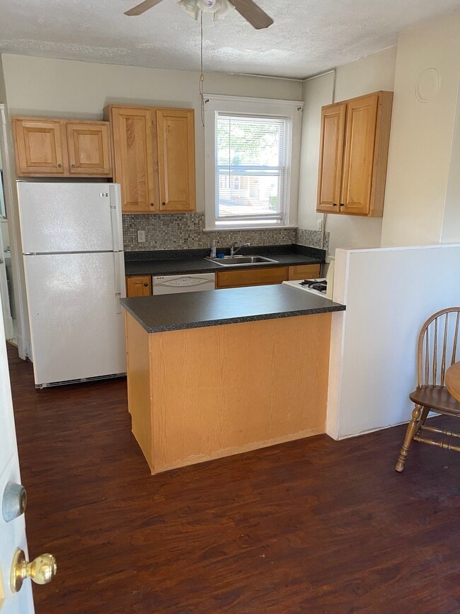 Photo - 2024 Murray Hill Rd Unit CWRU STUDENTS 1 bedroom