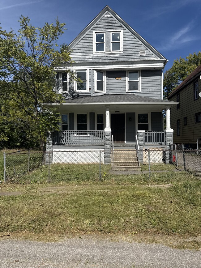 Building Photo - 10303 Sophia Ave