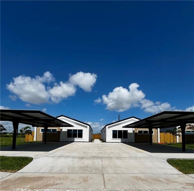 Building Photo - 22 Sparrow Rd Unit 1