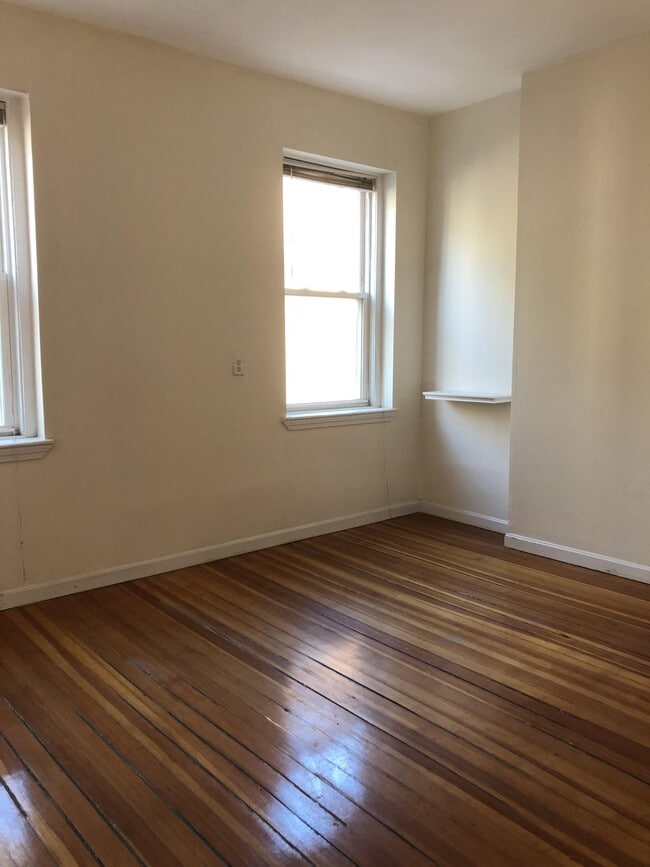 Building Photo - 19 Aberdeen St Rental
