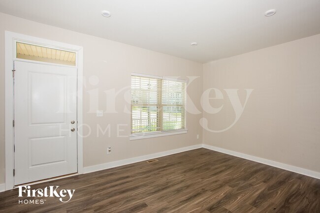 Photo - 1658 Scarbrough Cir SW