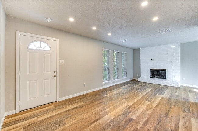 Photo - 7411 Trabajo Dr