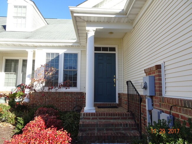 Photo - Well Maintained Townhome in Colonial Heritage in Williamsburg