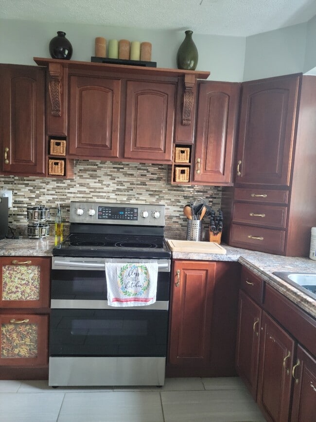 Photo - 305 Jasper Dr