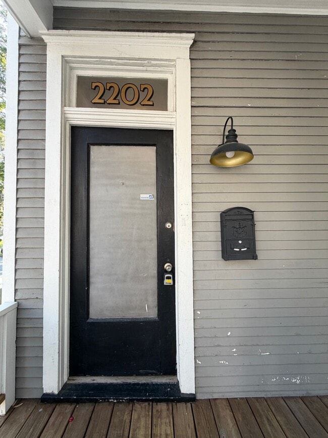 Building Photo - 2204-2204 Bull St Unit 2202