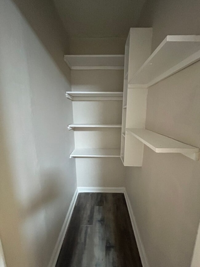 Photo - 596 N McLemore Ave