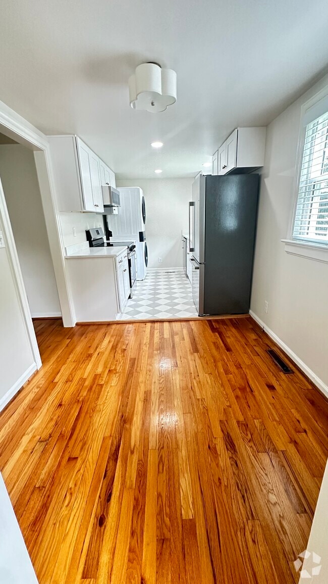 Building Photo - 2207 Charlotte St Rental