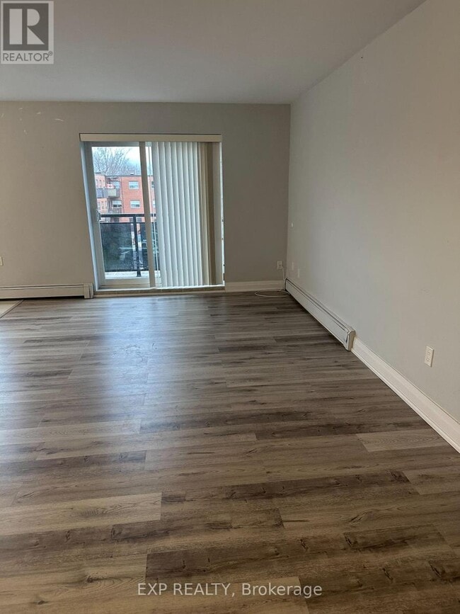 Photo - 579 Clare Ave