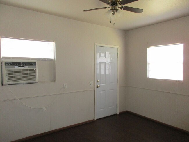 Photo - 1 bedroom duplex Across St.from SWOSU