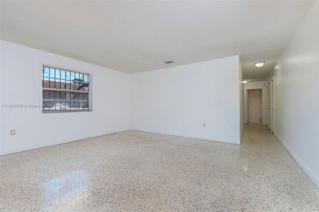 Photo - 3076 SW 17th St Unidad Front