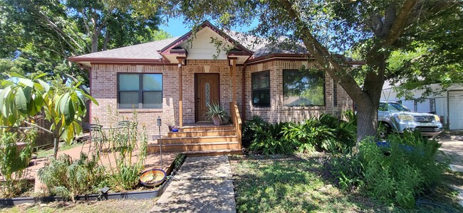 Building Photo - 9734 La Vista Dr