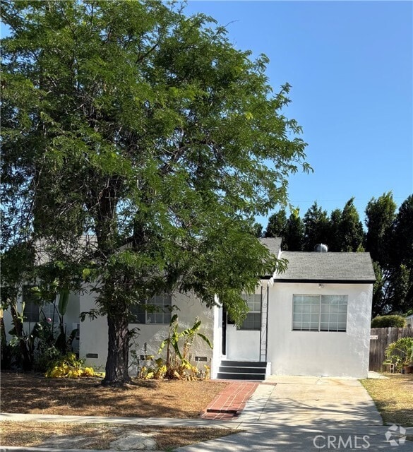 Building Photo - 17440 Tiara St Rental