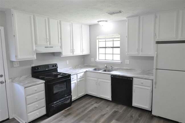 Photo - 164 Camellia Ct