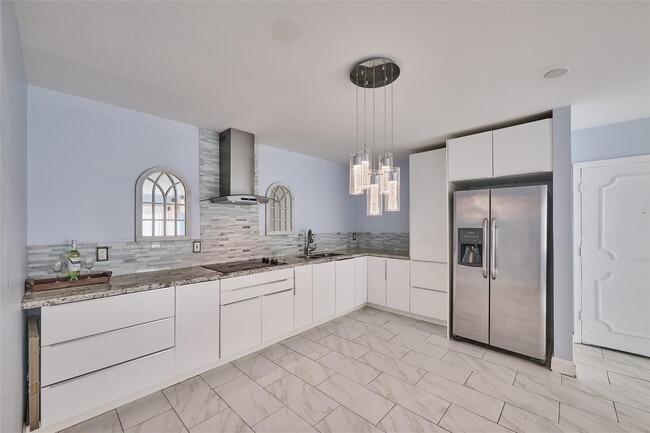 Building Photo - 5720 NE 22nd Way Unit 401-4