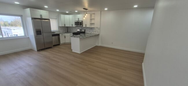 Building Photo - 8258 Rodney St Unit 1st Floor