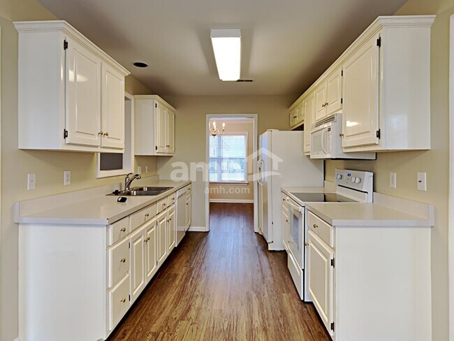 Photo - 3021 Iroquois Dr