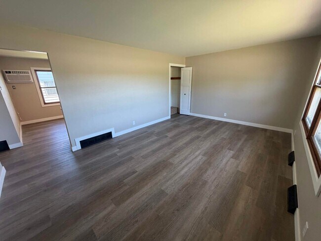 Photo - 652 W MacArthur Ave Unit 652 W MacArthur Ave