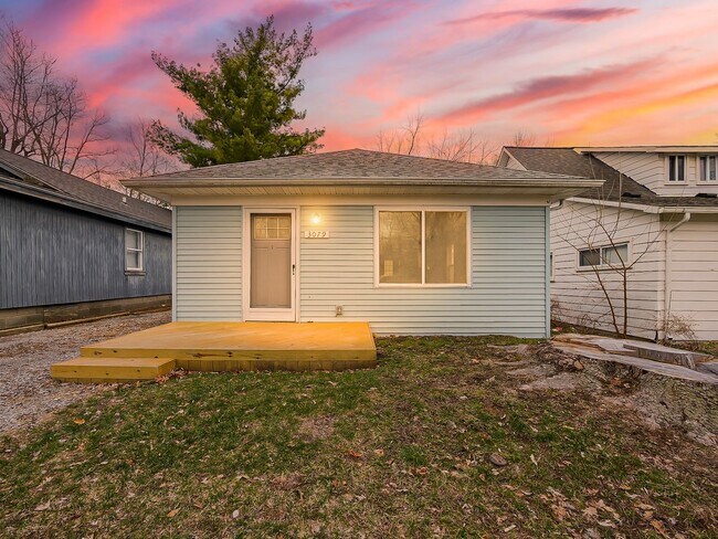 Building Photo - COMING SOON! Lake Living at Its Finest in Keego Harbor!